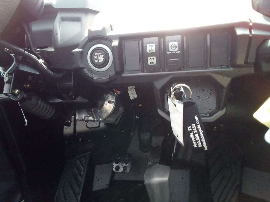 2026 Can-Am Commander MAX DPS 700