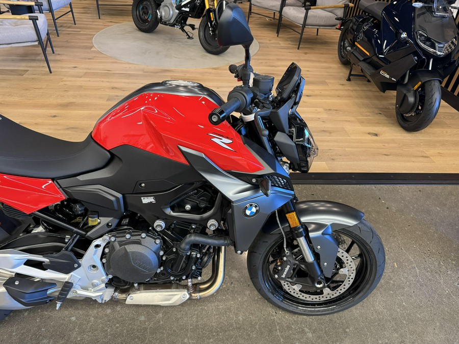 2024 BMW F 900 R - RACING RED.. DEMO!!