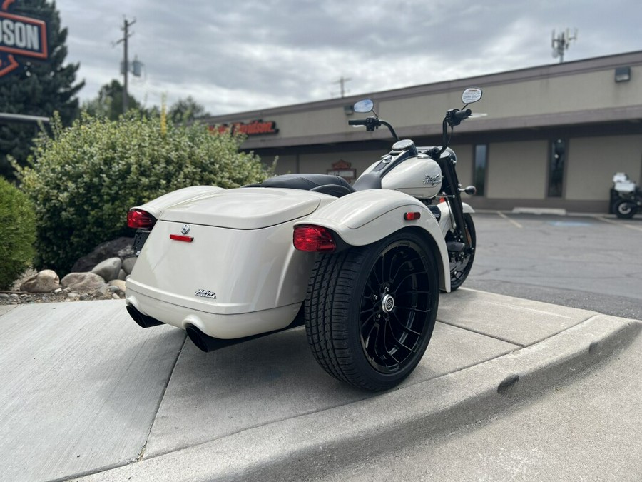 2023 Harley-Davidson Freewheeler White Sand Pearl – Black Finish