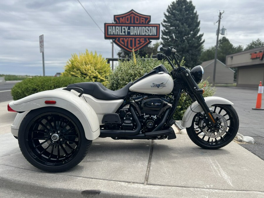 2023 Harley-Davidson Freewheeler White Sand Pearl – Black Finish