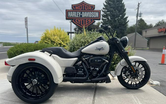 2023 Harley-Davidson Freewheeler White Sand Pearl – Black Finish