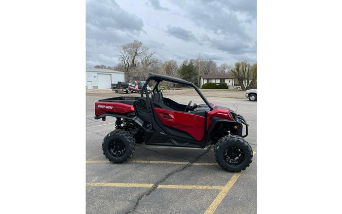 2024 Can-Am Commander XT 700 Red / Black