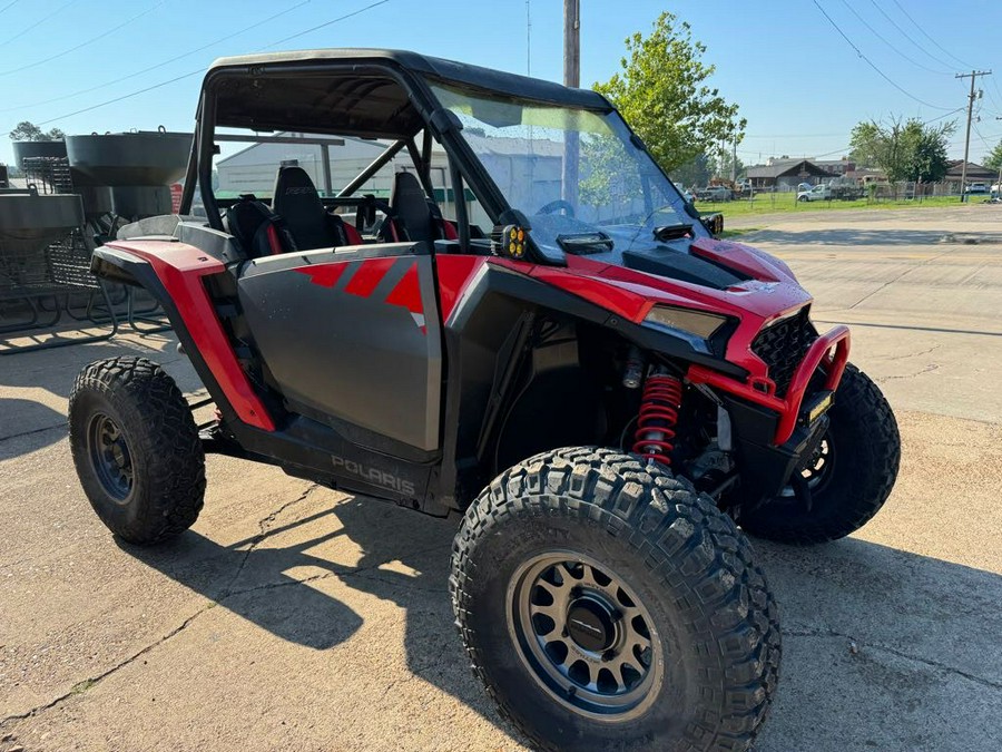 2024 Polaris Industries RZR XP 1000 Ultimate Indy Red