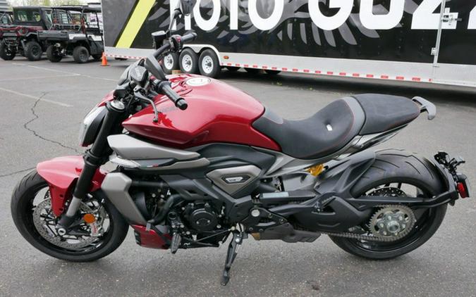 2026 Ducati XDiavel V4 Burning Red V4