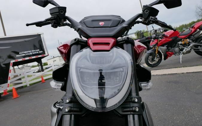 2026 Ducati XDiavel V4 Burning Red V4