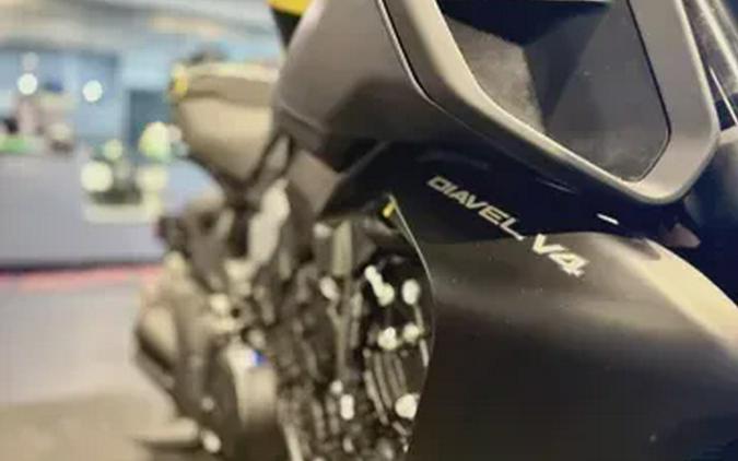2026 Ducati DIAVEL V4