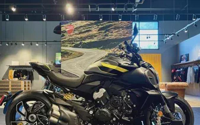 2026 Ducati DIAVEL V4
