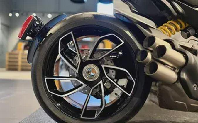 2026 Ducati DIAVEL V4