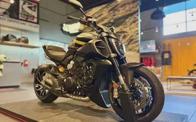 2026 Ducati DIAVEL V4