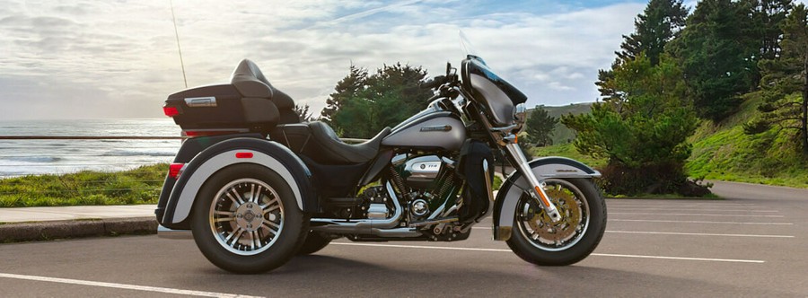 2019 Harley-Davidson® Tri Glide® Ultra Midnight Blue/Barracuda Silver