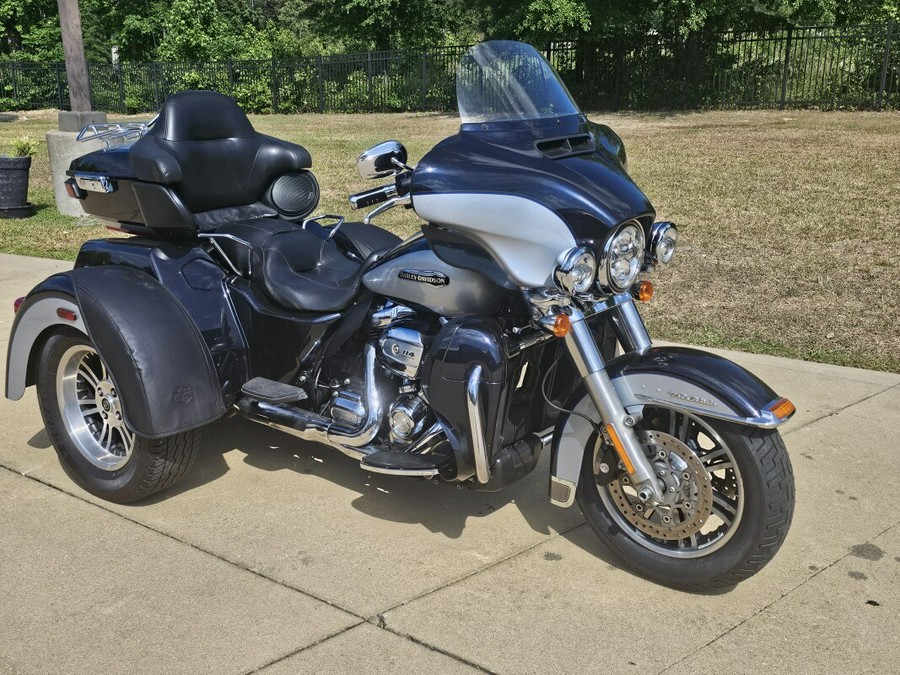 2019 Harley-Davidson® Tri Glide® Ultra Midnight Blue/Barracuda Silver