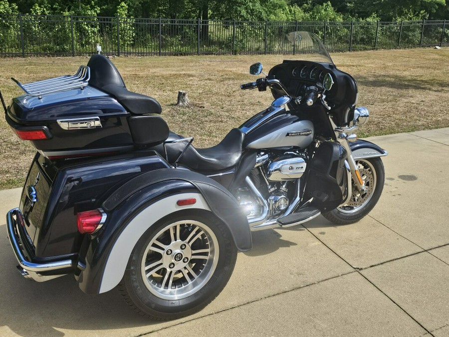 2019 Harley-Davidson® Tri Glide® Ultra Midnight Blue/Barracuda Silver
