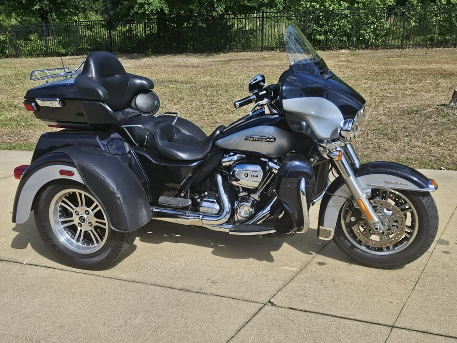 2019 Harley-Davidson® Tri Glide® Ultra Midnight Blue/Barracuda Silver