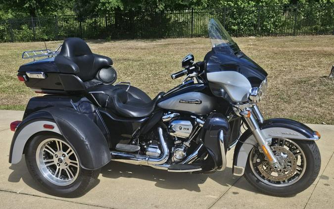 2019 Harley-Davidson® Tri Glide® Ultra Midnight Blue/Barracuda Silver