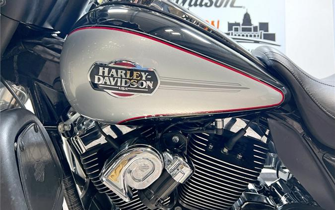 2010 Harley-Davidson Ultra Classic Electra Glide FLHTCU 14,185 Miles Vivid Black / Brilliant Silver Pearl