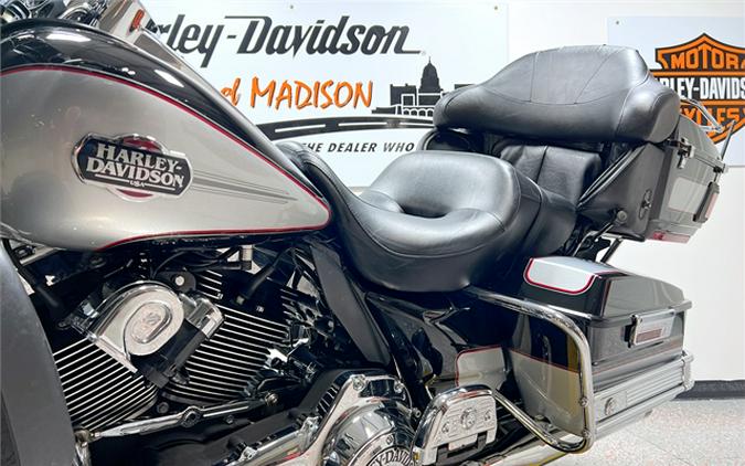 2010 Harley-Davidson Ultra Classic Electra Glide FLHTCU 14,185 Miles Vivid Black / Brilliant Silver Pearl