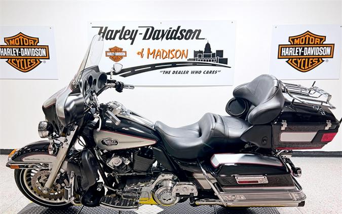 2010 Harley-Davidson Ultra Classic Electra Glide FLHTCU 14,185 Miles Vivid Black / Brilliant Silver Pearl