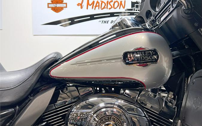 2010 Harley-Davidson Ultra Classic Electra Glide FLHTCU 14,185 Miles Vivid Black / Brilliant Silver Pearl