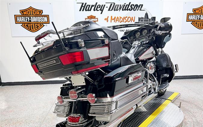 2010 Harley-Davidson Ultra Classic Electra Glide FLHTCU 14,185 Miles Vivid Black / Brilliant Silver Pearl