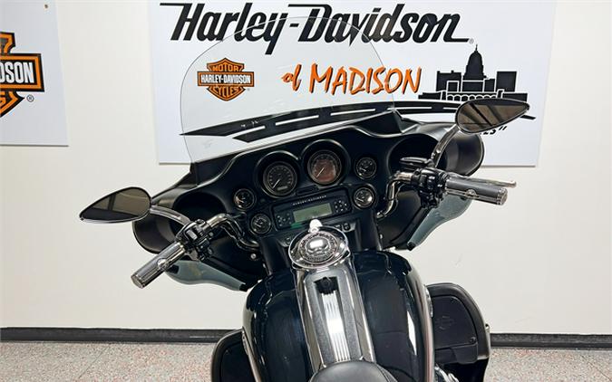 2010 Harley-Davidson Ultra Classic Electra Glide FLHTCU 14,185 Miles Vivid Black / Brilliant Silver Pearl