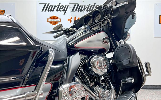 2010 Harley-Davidson Ultra Classic Electra Glide FLHTCU 14,185 Miles Vivid Black / Brilliant Silver Pearl