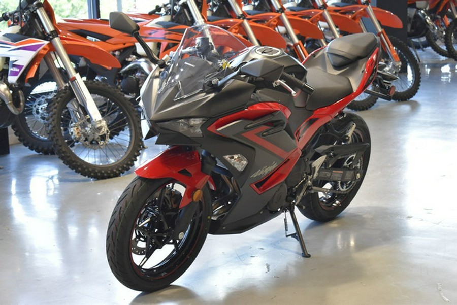 2025 Kawasaki Ninja 500 ABS Passion Red/Metallic Flat Spark Bla