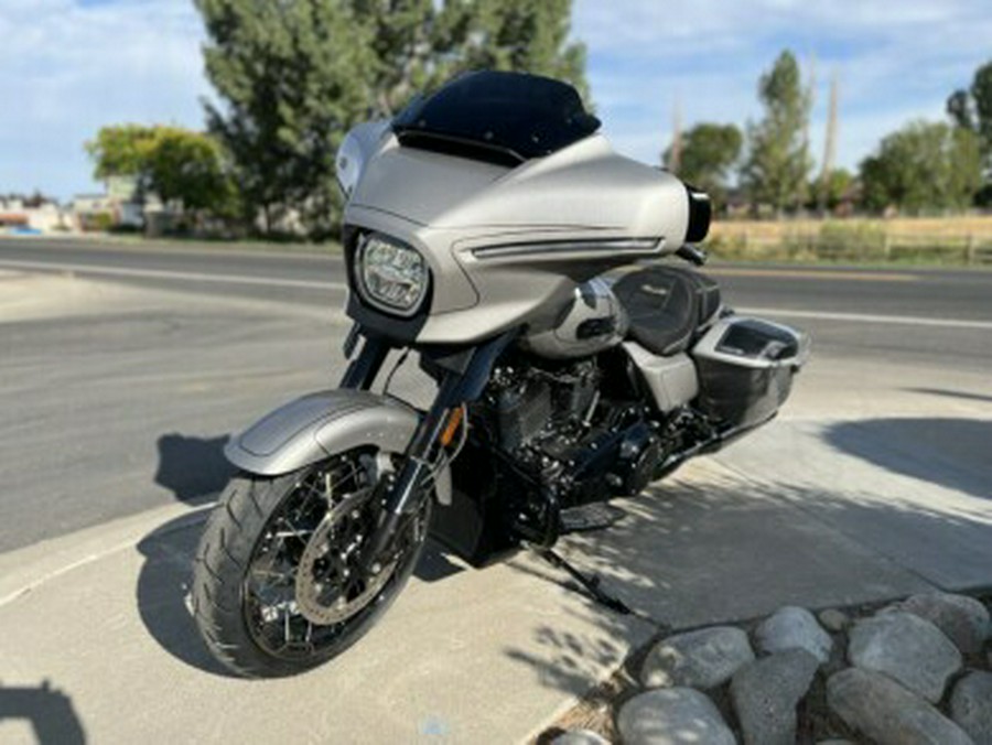 2023 Harley-Davidson CVO™ Street Glide Dark Platinum w/Pinstripe