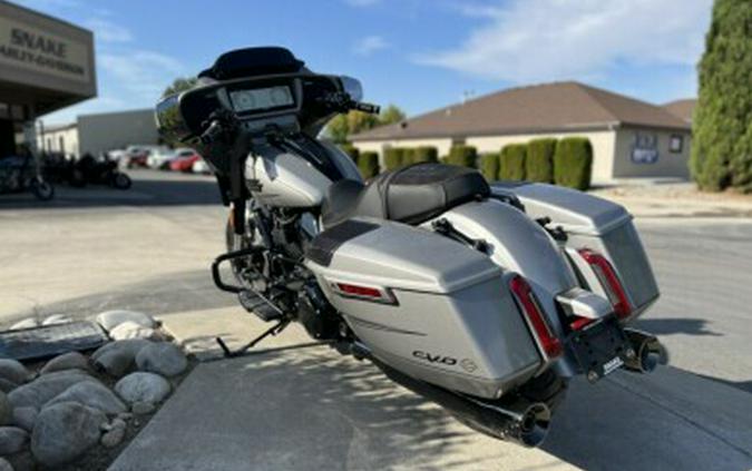 2023 Harley-Davidson CVO™ Street Glide Dark Platinum w/Pinstripe