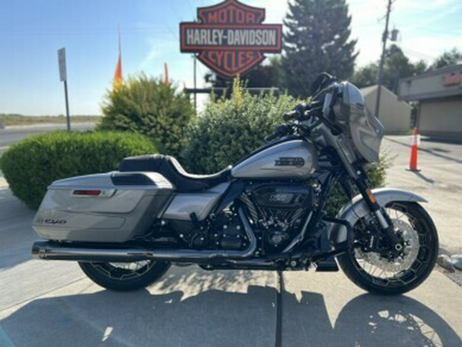 2023 Harley-Davidson CVO™ Street Glide Dark Platinum w/Pinstripe