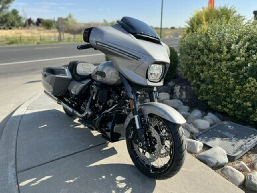 2023 Harley-Davidson CVO™ Street Glide Dark Platinum w/Pinstripe