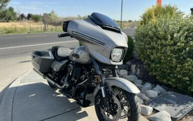 2023 Harley-Davidson CVO™ Street Glide Dark Platinum w/Pinstripe