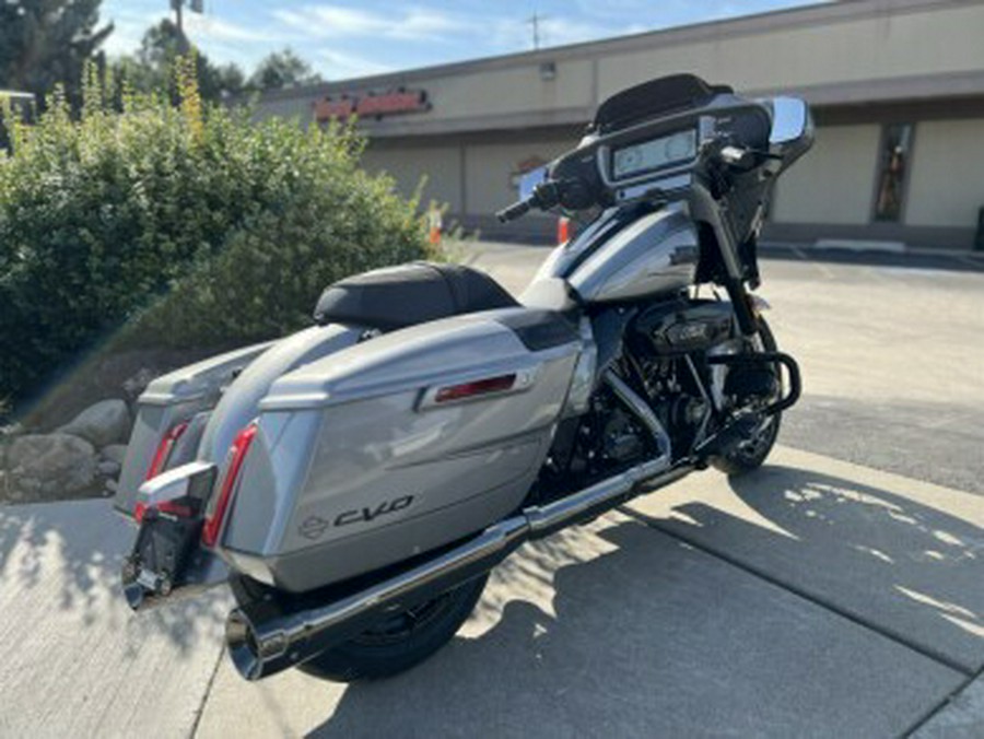 2023 Harley-Davidson CVO™ Street Glide Dark Platinum w/Pinstripe