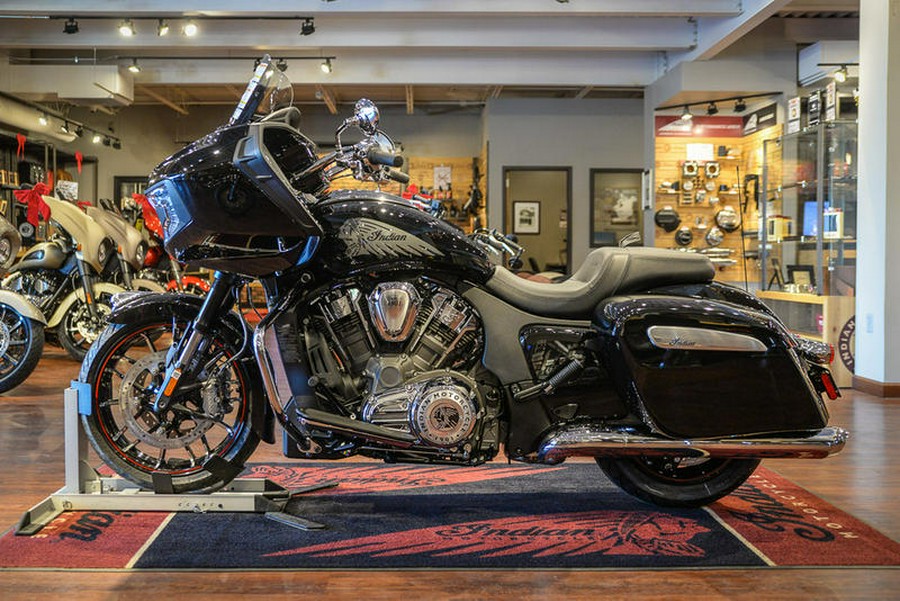 2023 Indian Motorcycle® Challenger® Limited Black Metallic