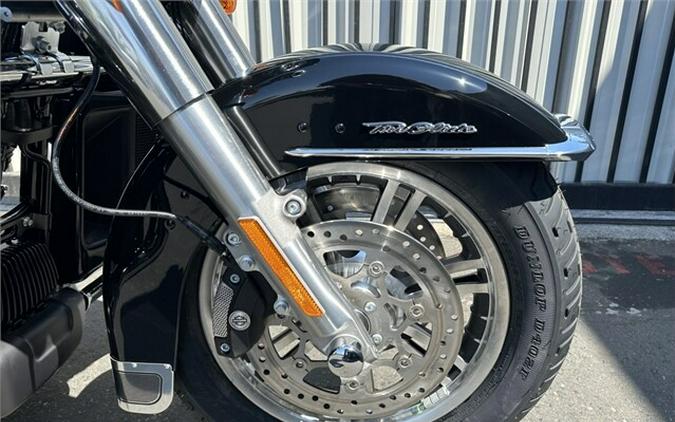 Harley-Davidson Tri Glide Ultra 2023 FLHTCUTG 036241 BLACK W/ PINSTRIPE