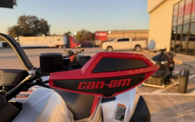 2026 Can-Am® Renegade X mr 1000 R Hyper Silver & Legion Red