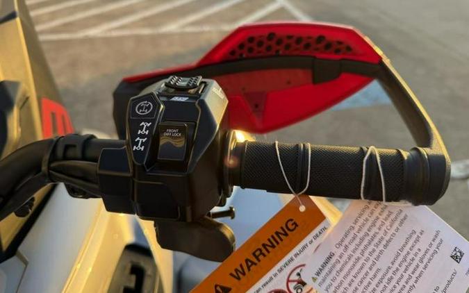 2026 Can-Am® Renegade X mr 1000 R Hyper Silver & Legion Red