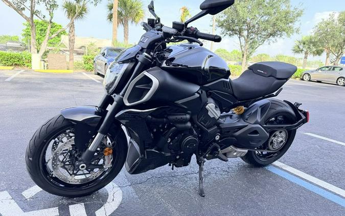 2024 Ducati Diavel V4 Black