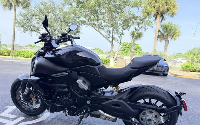 2024 Ducati Diavel V4 Black