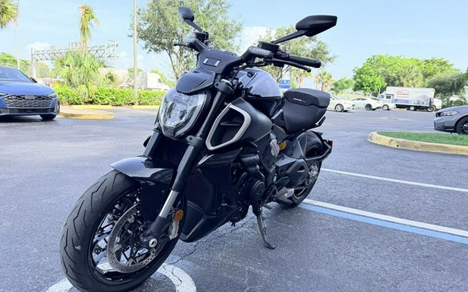 2024 Ducati Diavel V4 Black