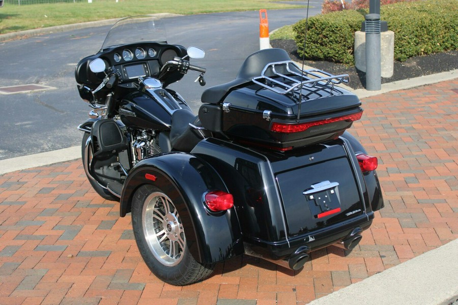 2017 Harley-Davidson Tri Glide Ultra Trike FLHTCUTG