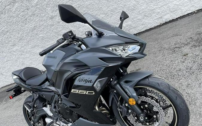 2024 Kawasaki Ninja® 650 ABS Metallic Matte Dark Gray/Metallic Spark Black