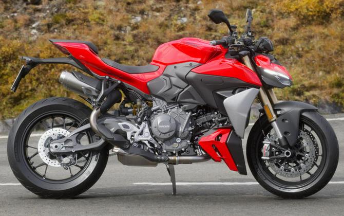2026 Ducati Streetfighter V2 896