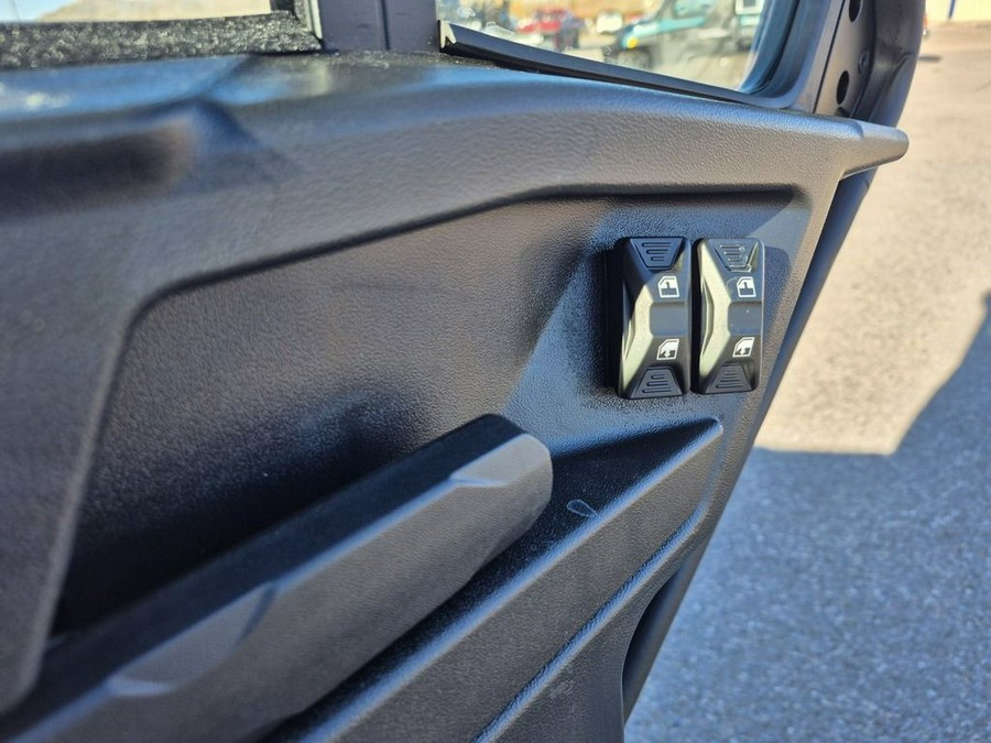 2026 Can-Am® Defender XT CAB HD11 With 10.25 in.display