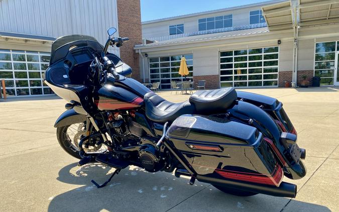2021 Harley-Davidson CVO Road Glide Black Hole