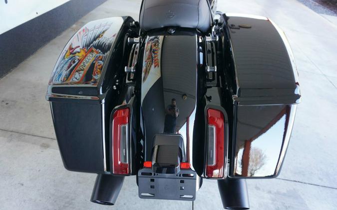 2024 Harley-Davidson Road Glide™ Vivid Black - Black Finish