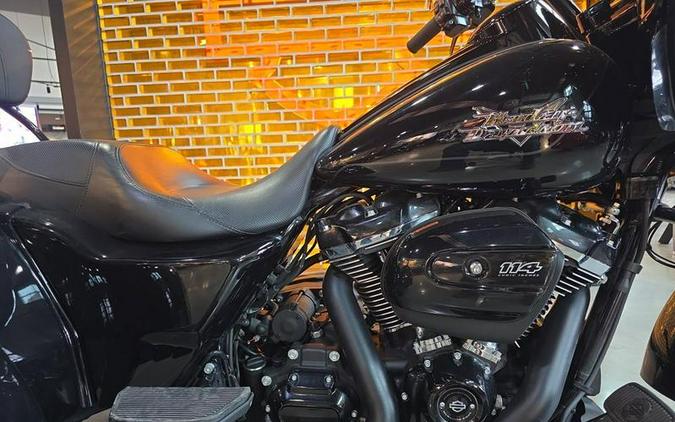 2025 Harley-Davidson® FLTRT - Road Glide® 3