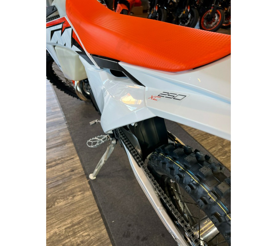 2023 KTM 250 XC