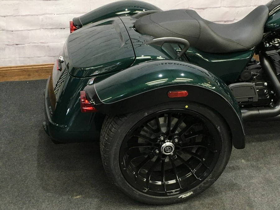 2024 Harley-Davidson Freewheeler Alpine Green / Vivid Black FLRT