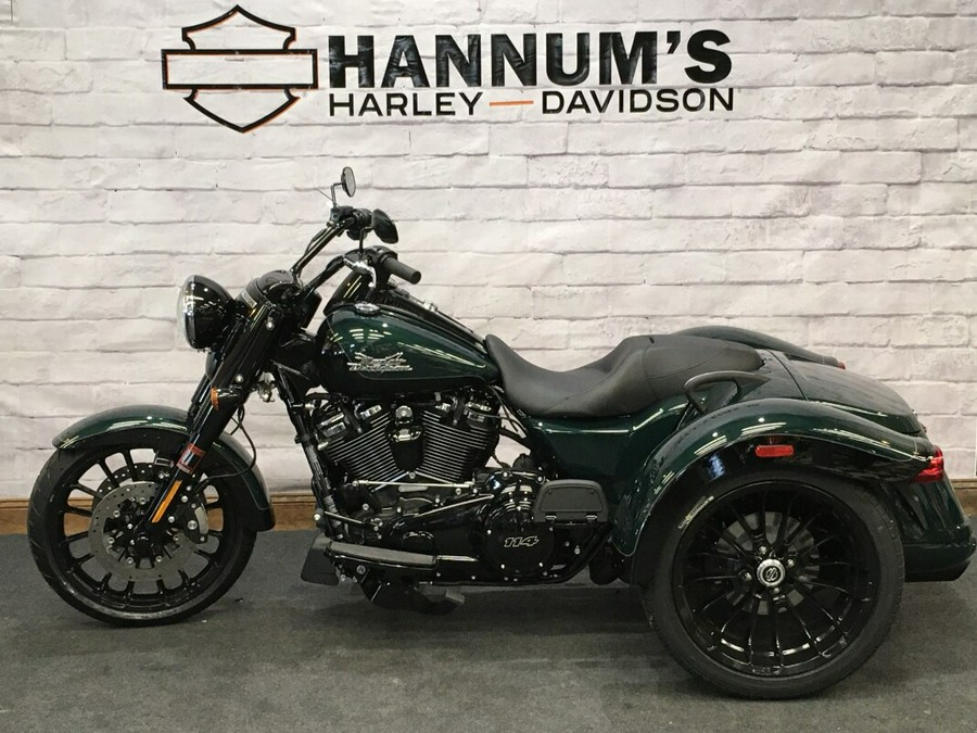 2024 Harley-Davidson Freewheeler Alpine Green / Vivid Black FLRT