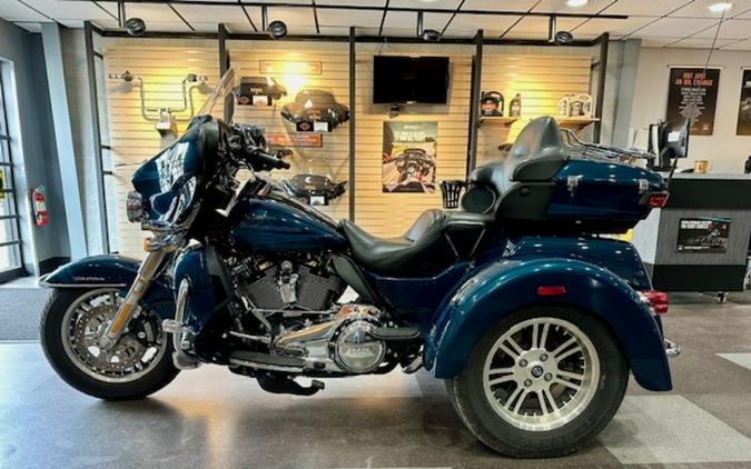 2024 Flhtcutg / Tri Glide Ultra Blue Burst